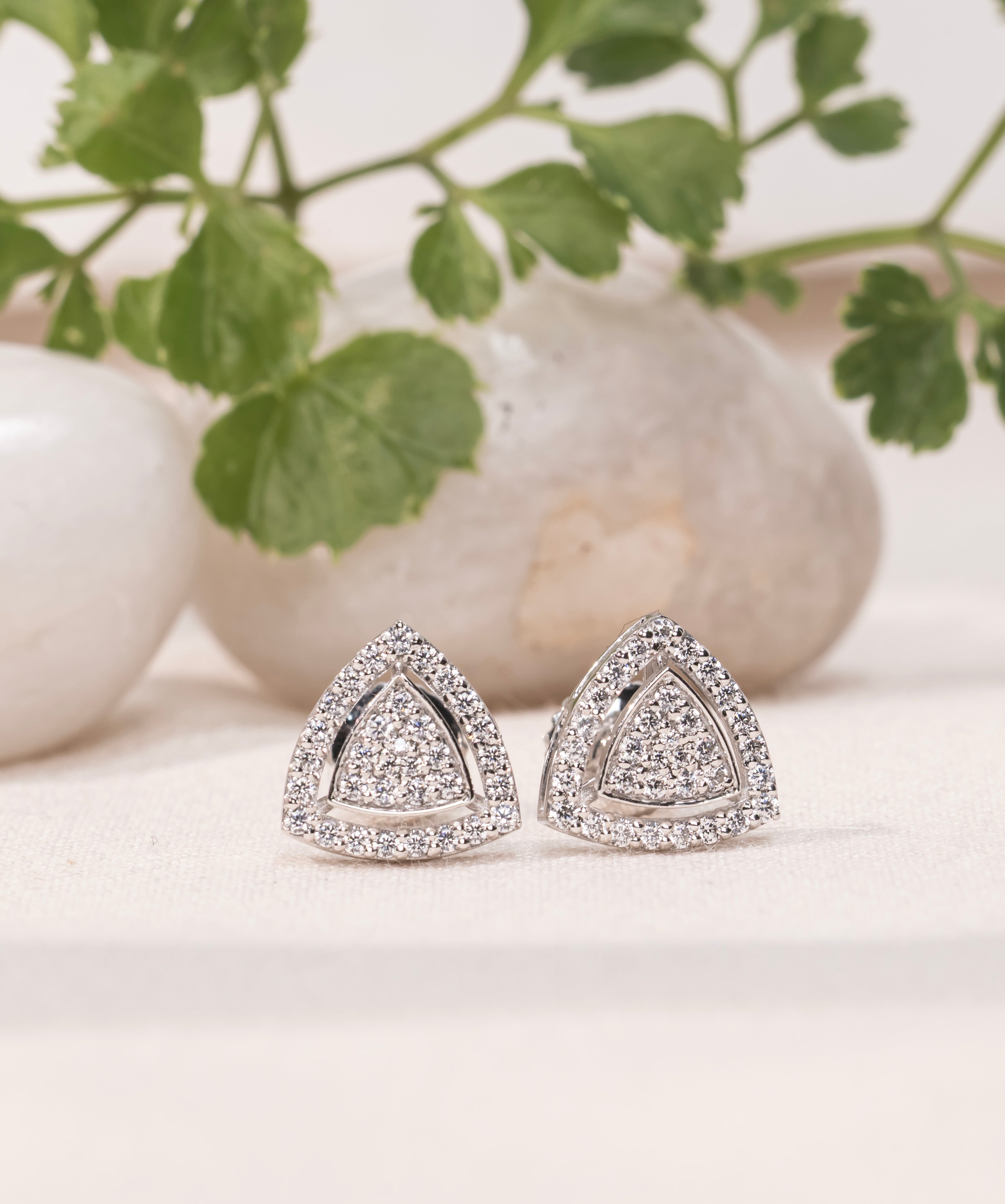 Geo Spark Triangle Studs)
