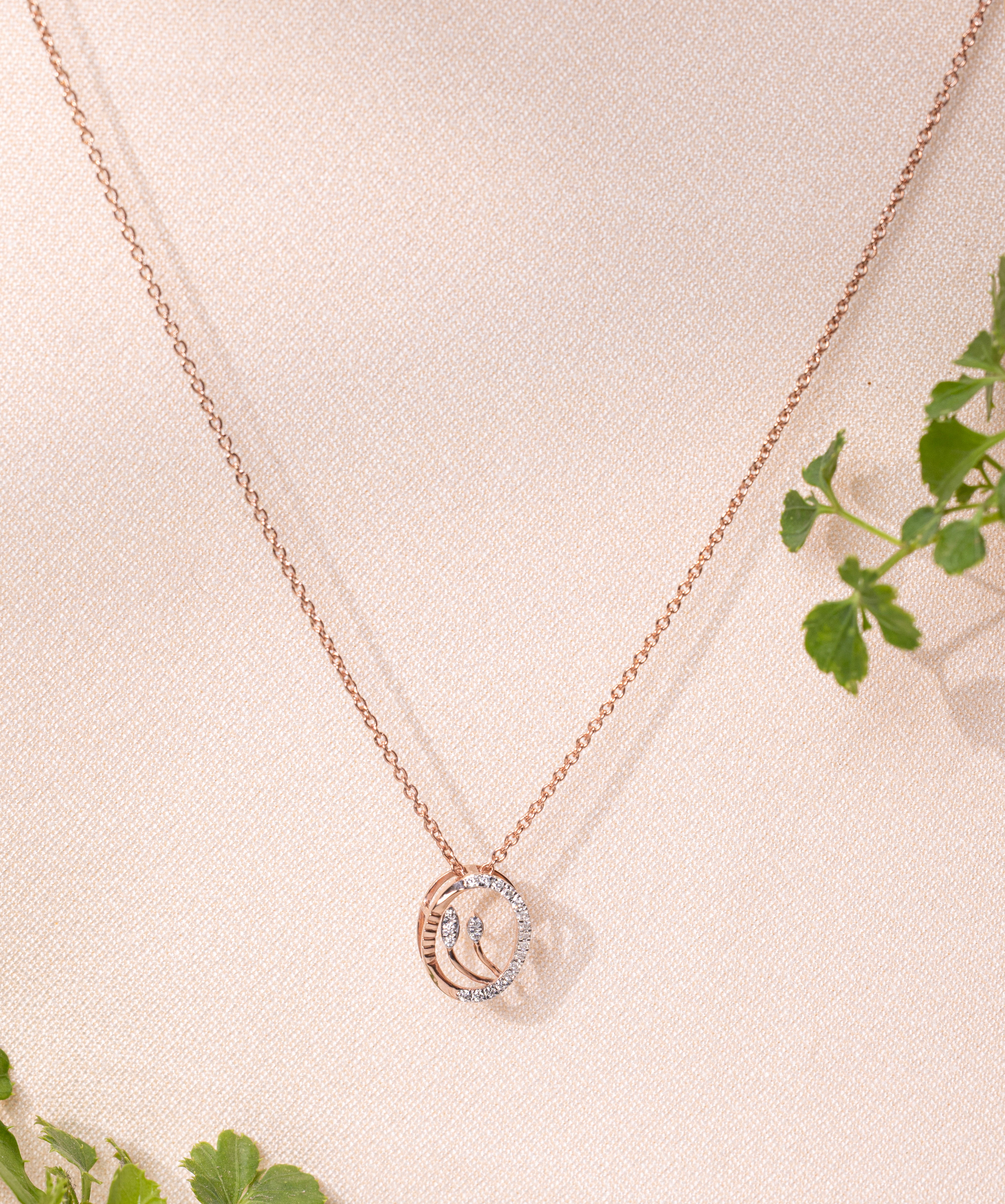 Lunévra Spark Circle Pendant