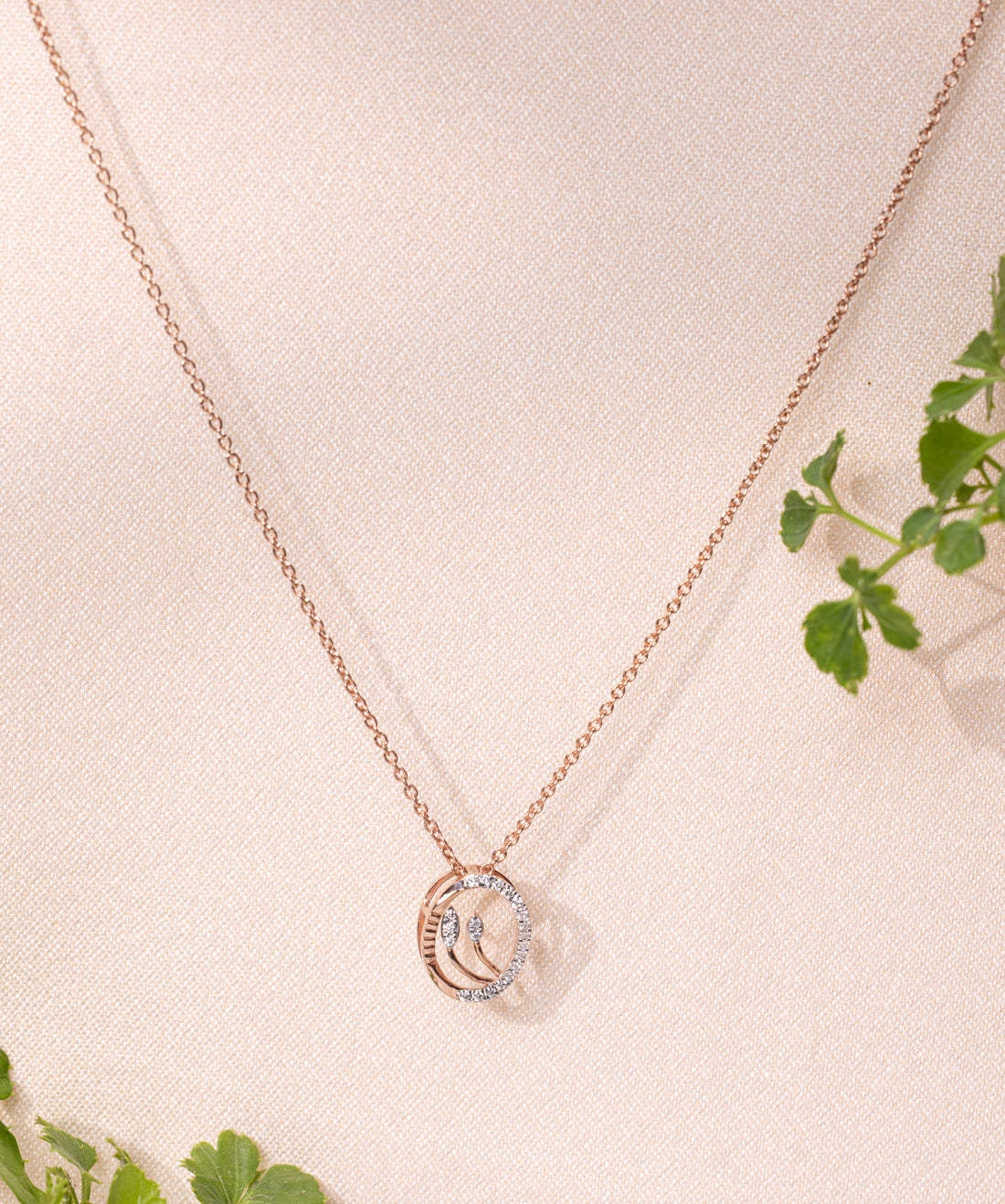 Lunévra Spark Circle Pendant