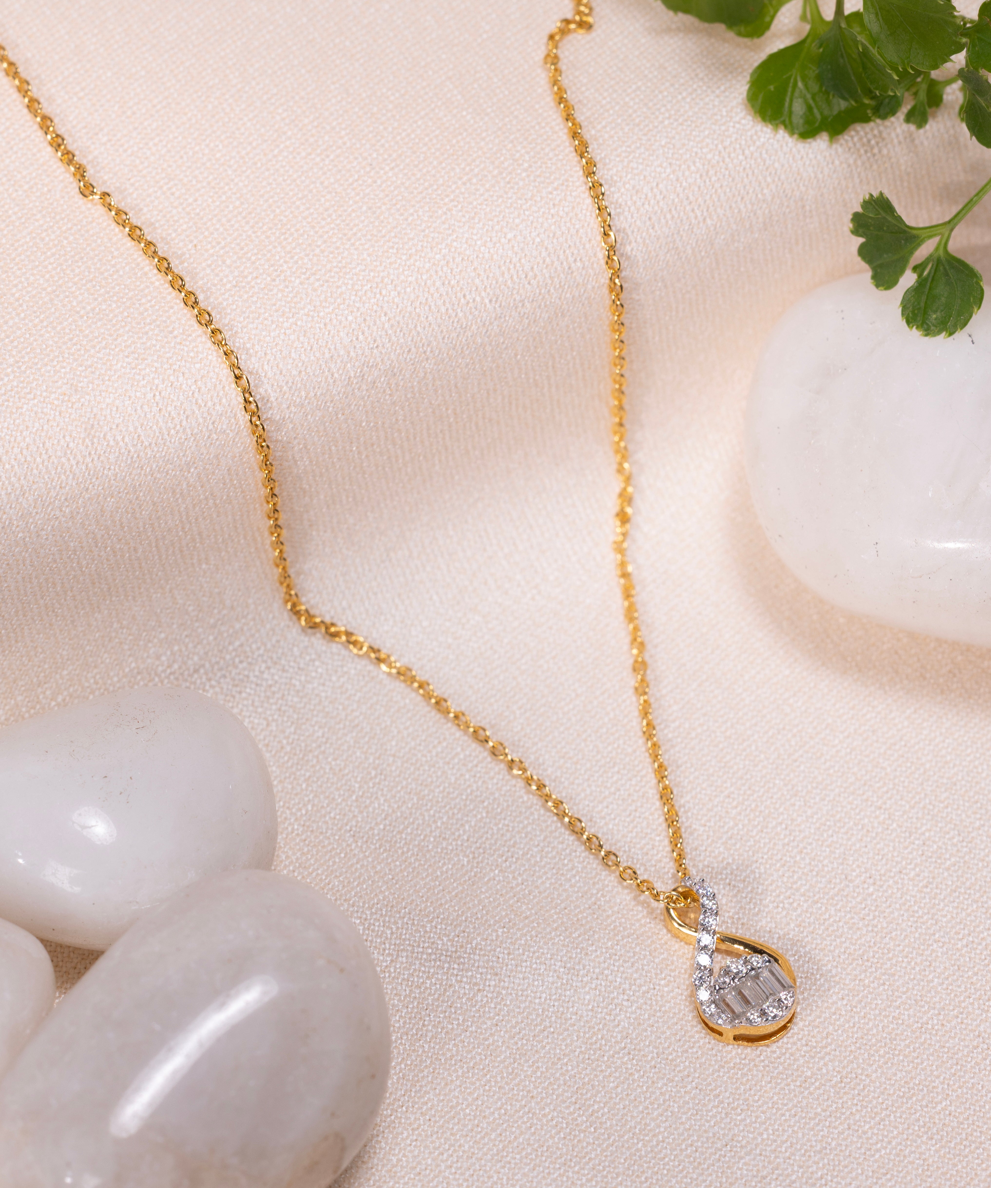 Serenique Twist Necklace