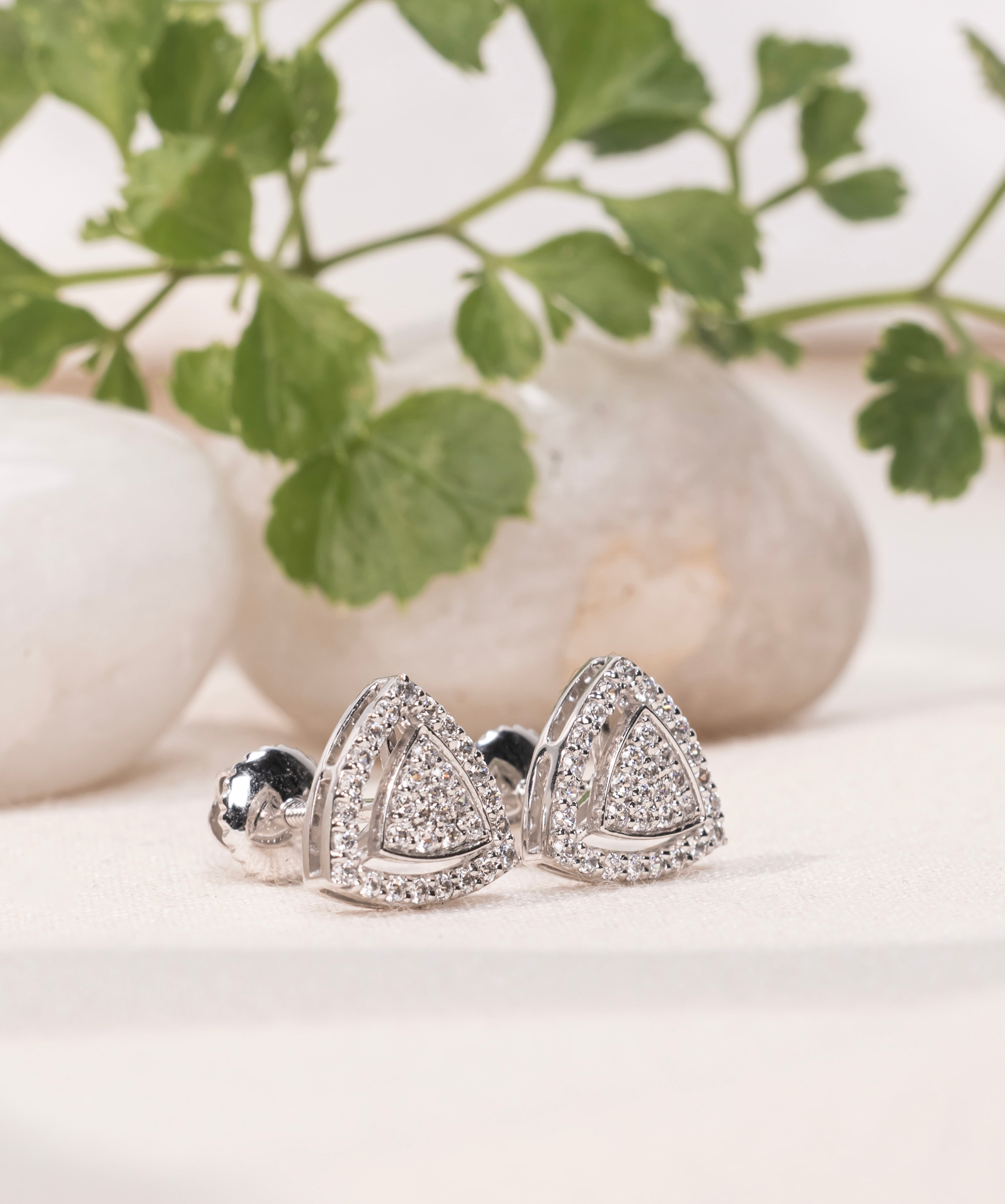 Geo Spark Triangle Studs)