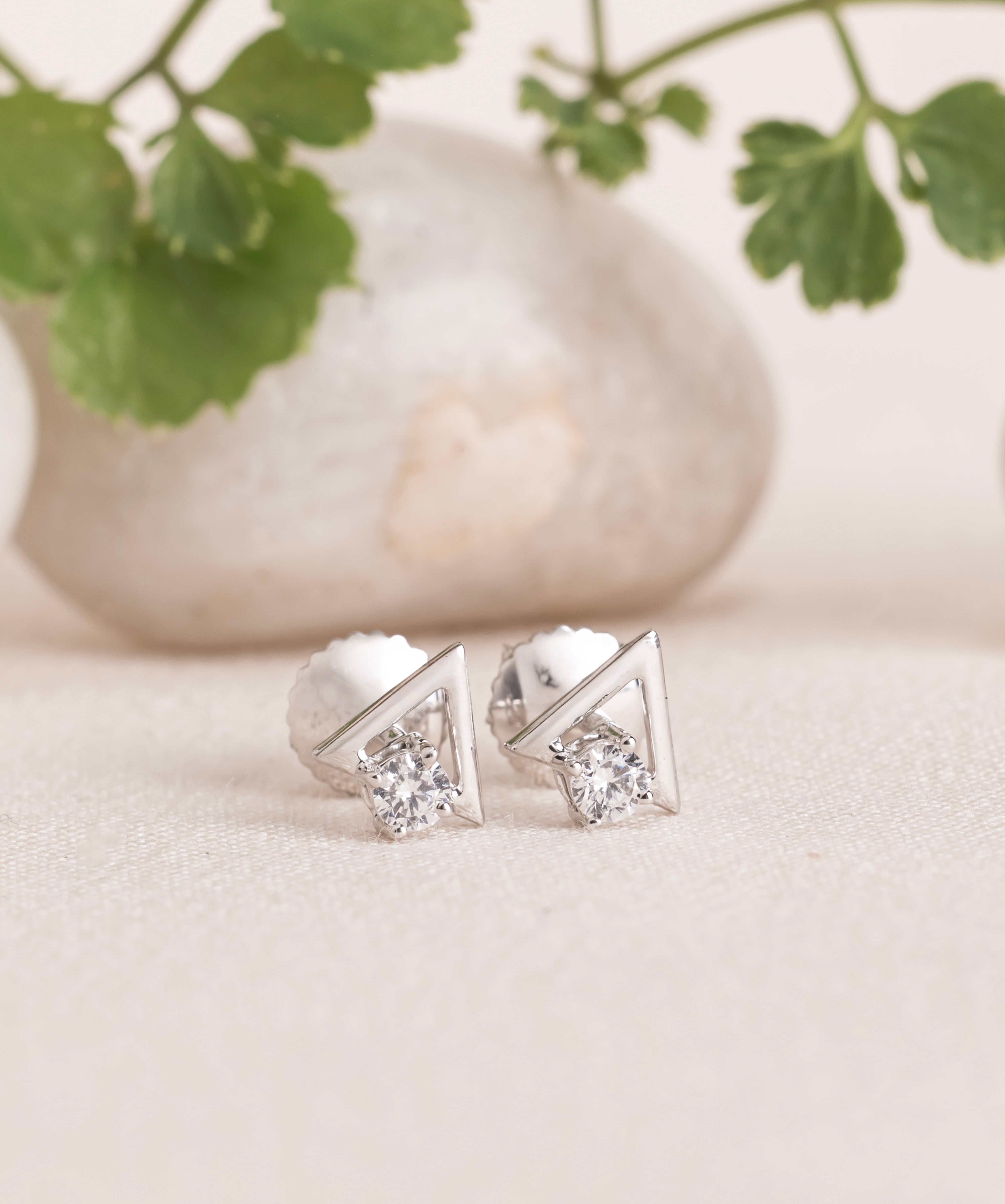Minimal Prism Triangle Studs