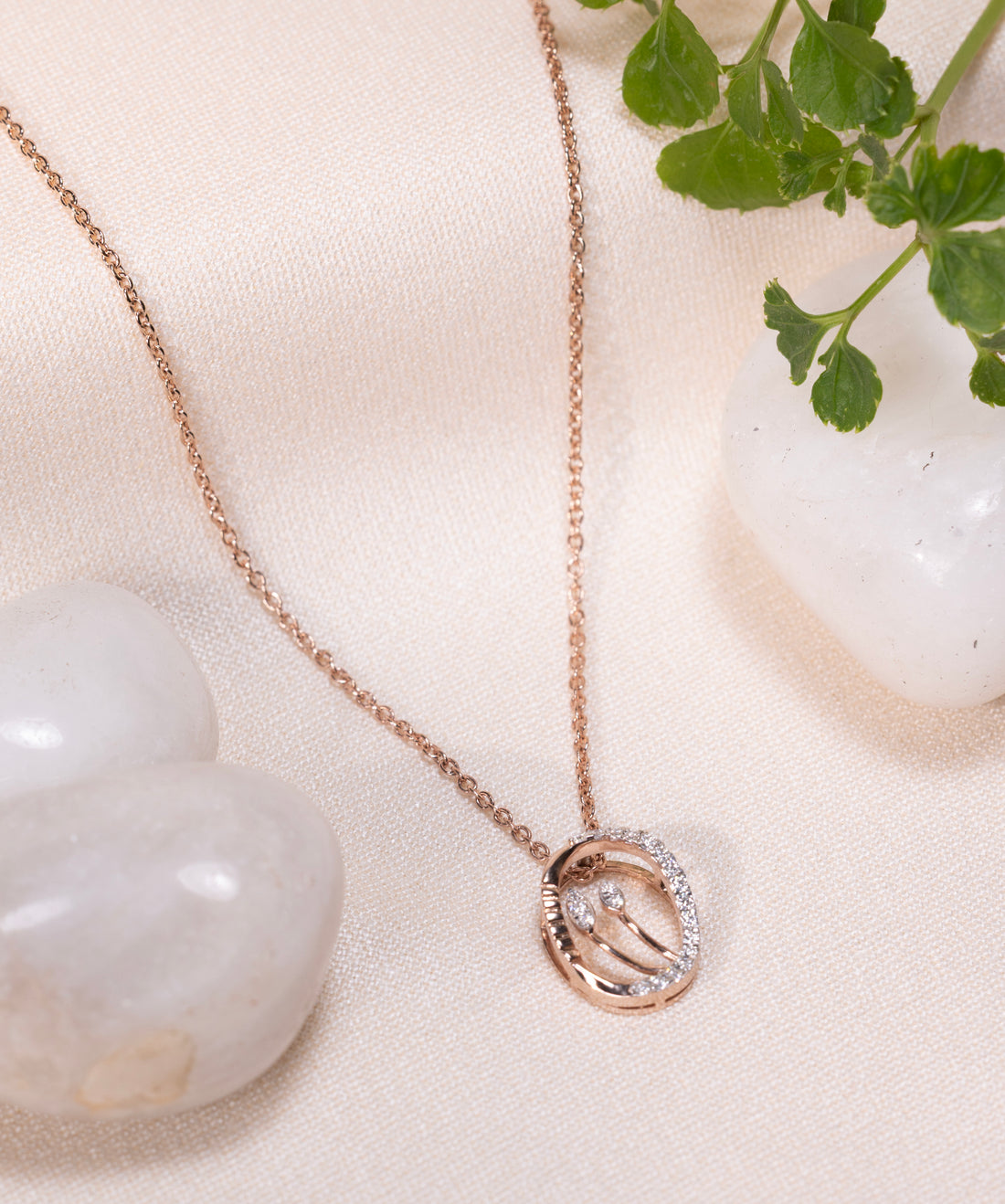 Lunévra Spark Circle Pendant