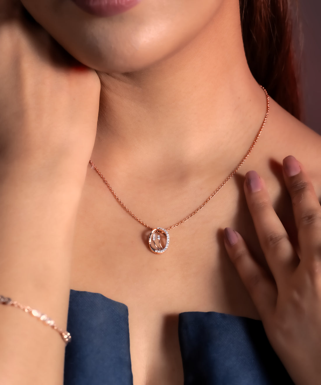 Lunévra Spark Circle Pendant