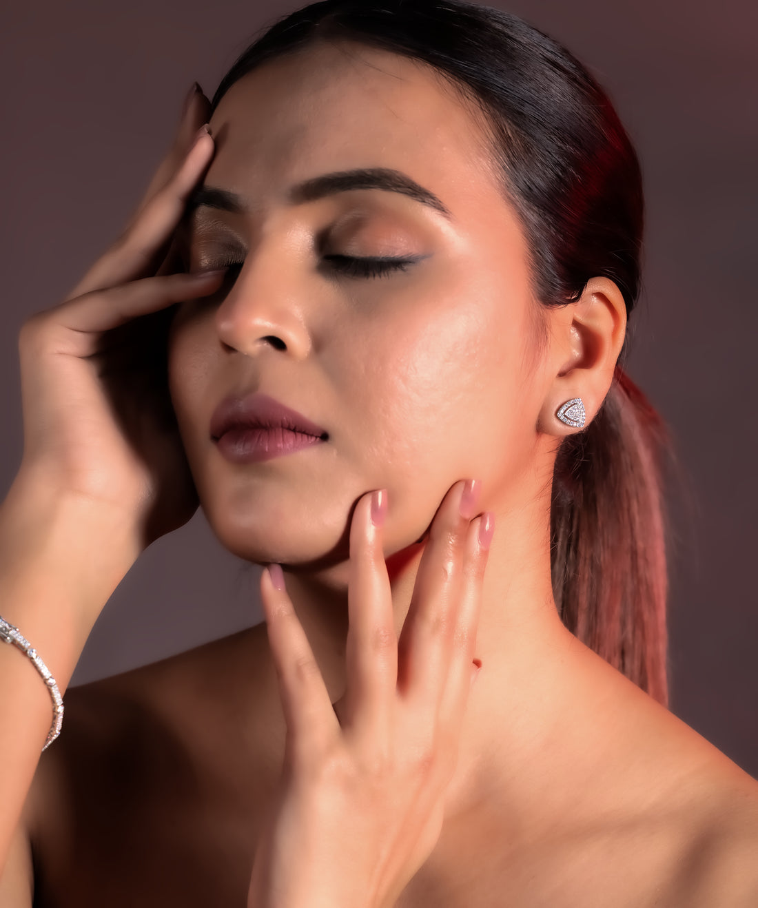 Geo Spark Triangle Studs)