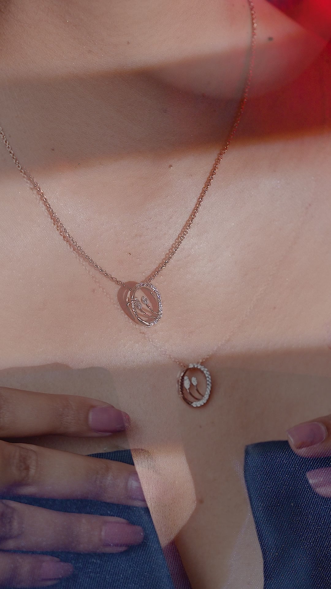 Lunévra Spark Circle Pendant